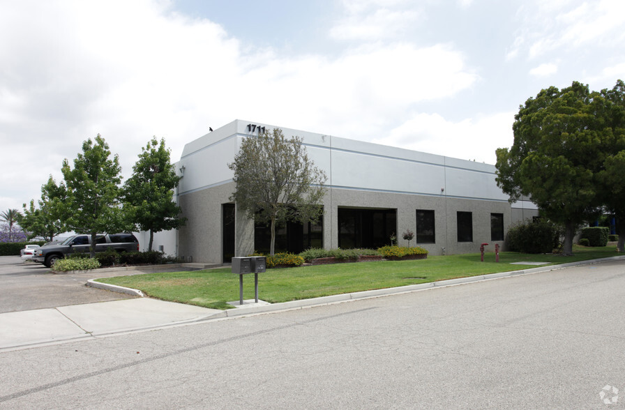 Primary Photo Of 1711 Jenks Dr, Corona Warehouse For Lease