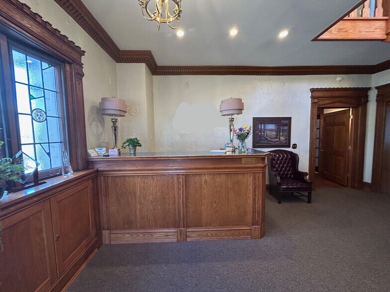 More Photos Of 520 N Walnut St, Bloomington Office For Lease