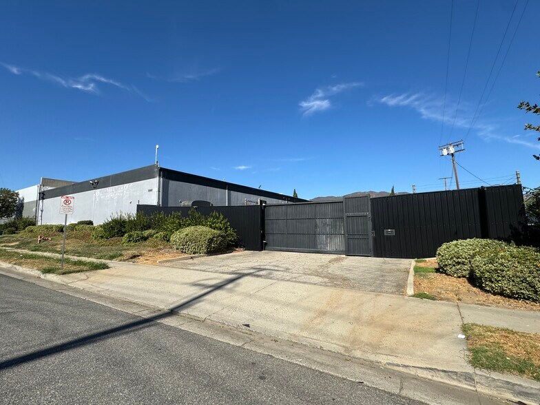 More Photos Of 13042 Bradley Ave, Sylmar Warehouse For Sale