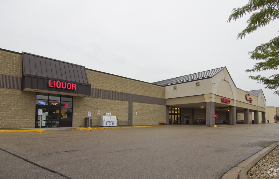 More Photos Of 2502 Shopko Dr, Madison Supermarket For Lease