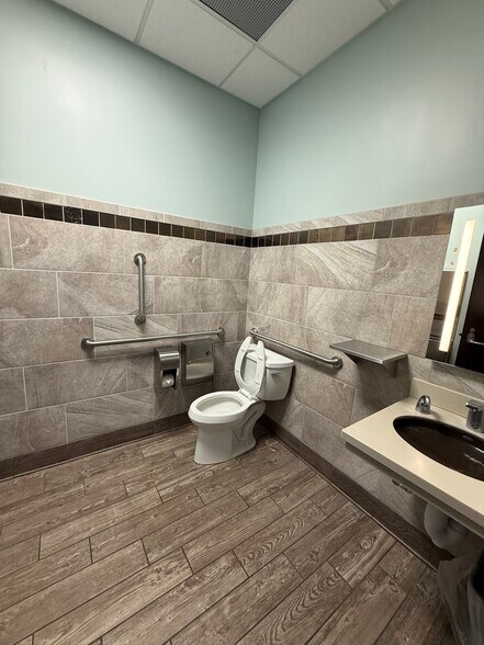 More Photos Of 215 Riverfront Ter, Eau Claire Office For Lease