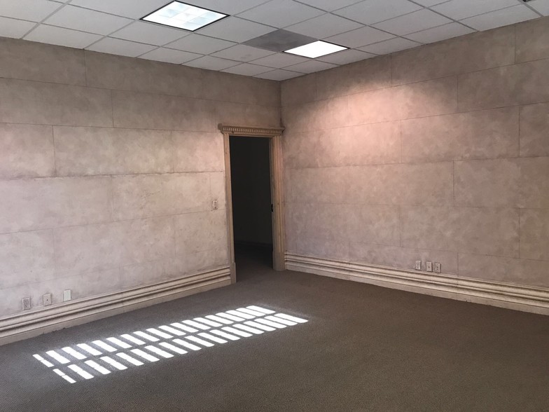 More Photos Of 5974 Silver Springs Dr, El Paso Office For Lease