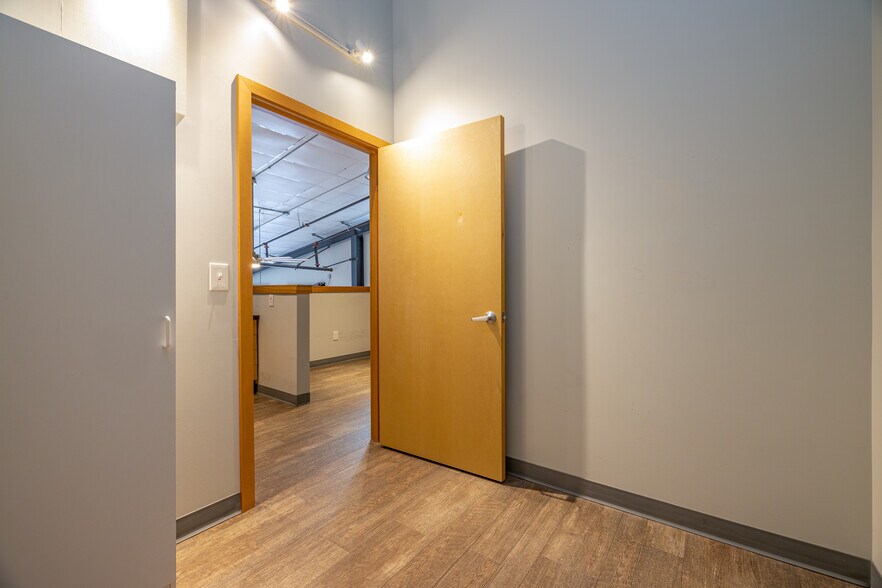 More Photos Of 909 Squalicum Way, Bellingham Flex For Sale