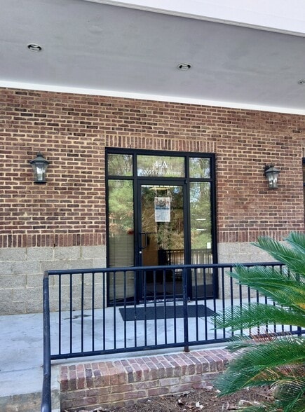 More Photos Of 10055 Ford Ave, Richmond Hill Medical For Lease