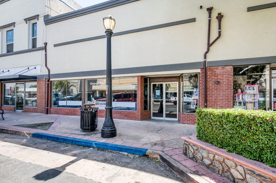 More Photos Of 137 N L St, Dinuba Storefront Retail Residential For Sale