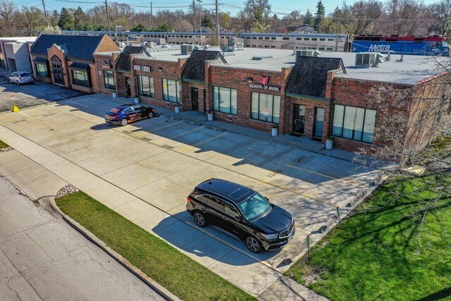 More Photos Of 1024-1036 Busse Hwy, Park Ridge Showroom For Sale