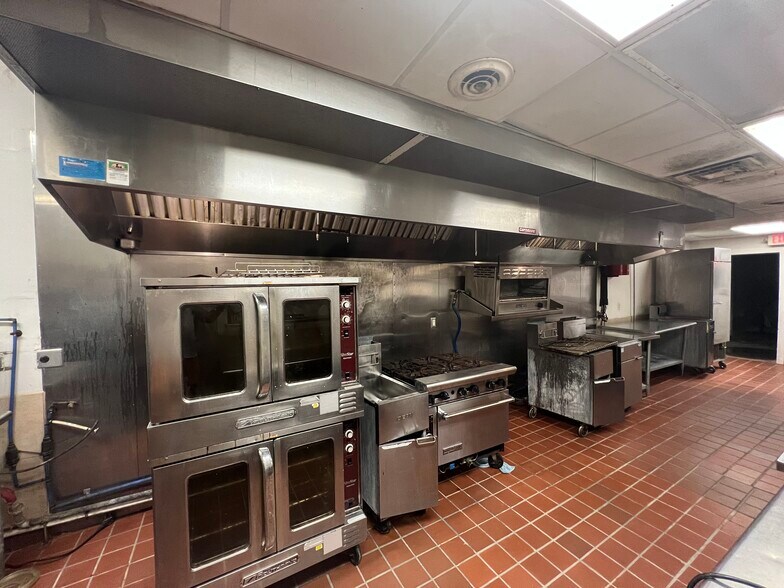 More Photos Of 300 N Lake Park Blvd, Carolina Beach Restaurant For Lease