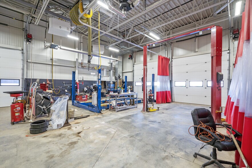 More Photos Of 2202 50 Av, Lloydminster Auto Dealership For Sale