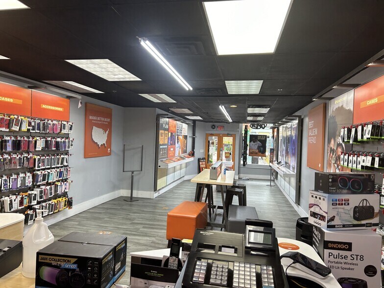 More Photos Of 41 E Court St, Cincinnati Storefront Retail Residential For Lease