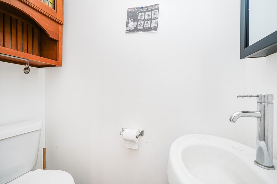 More Photos Of 419 Jersey St, Staten Island Storefront For Sale