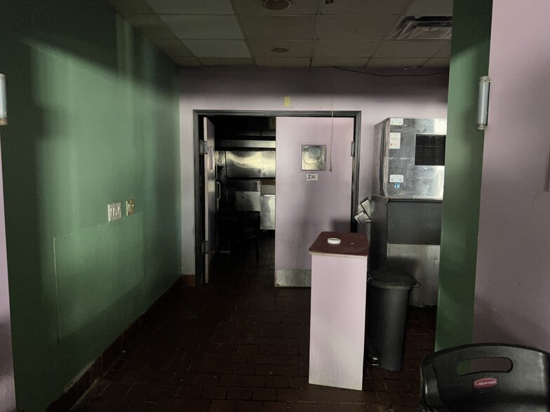 More Photos Of 223 9th Ave S, Jacksonville Beach Restaurant For Lease