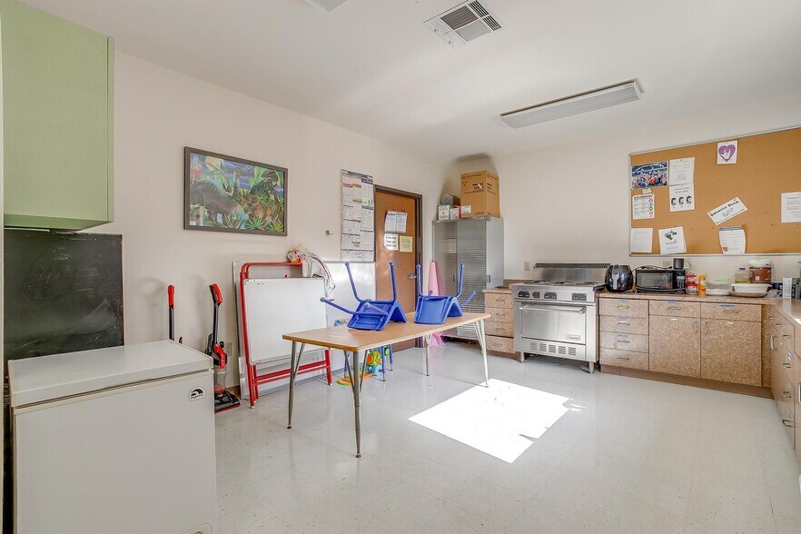 More Photos Of 905 Roberts Cut Off Rd, River Oaks Office For Sale