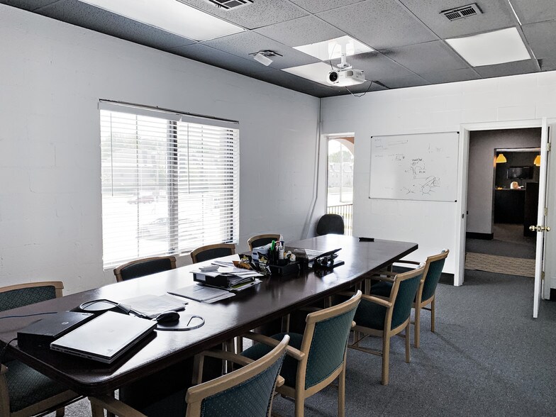 More Photos Of 6670 S Lewis Ave, Tulsa Office For Sale