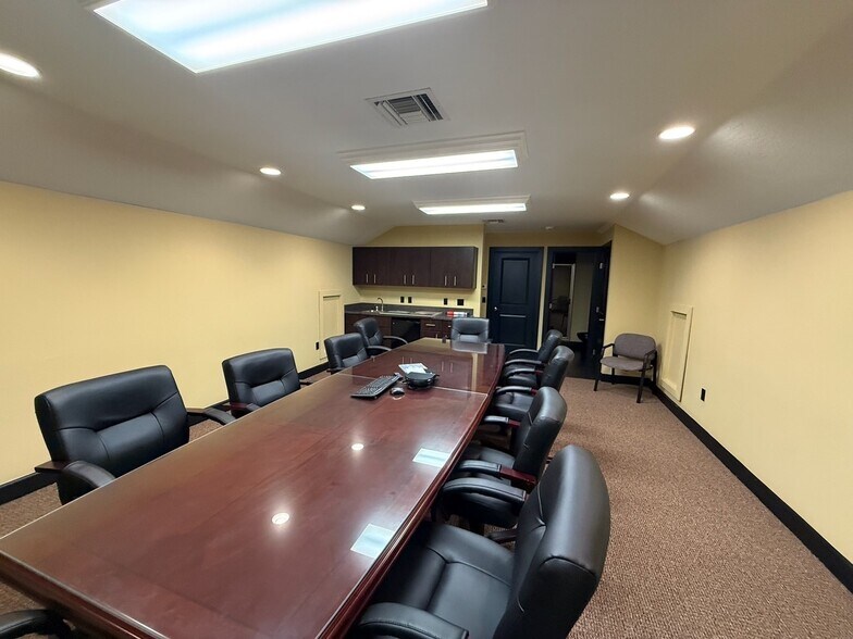 More Photos Of 5115 S Lakeland Dr, Lakeland Office For Sale