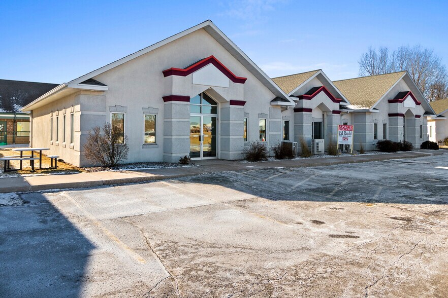 More Photos Of 1496 Bellevue St, Green Bay Office For Lease