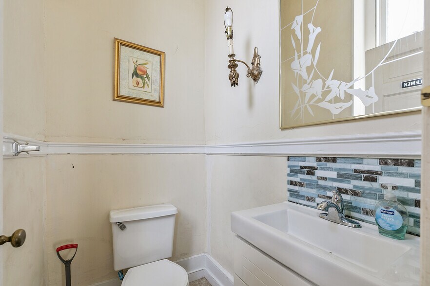 More Photos Of 2500 E Marshall St, Richmond Office For Sale