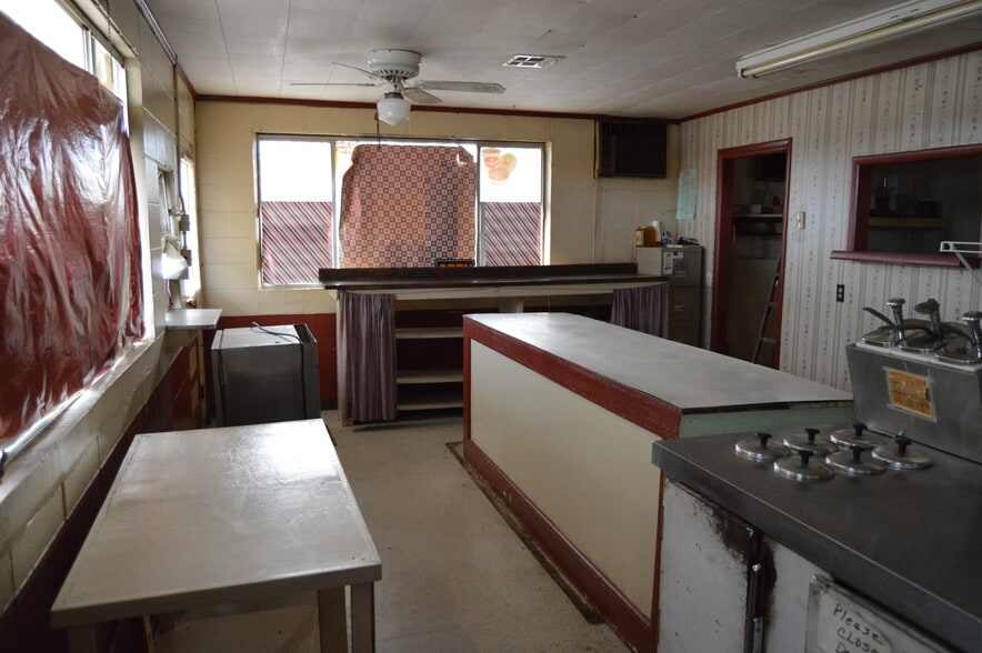 More Photos Of 681 Ash Flat Dr, Ash Flat Restaurant For Sale