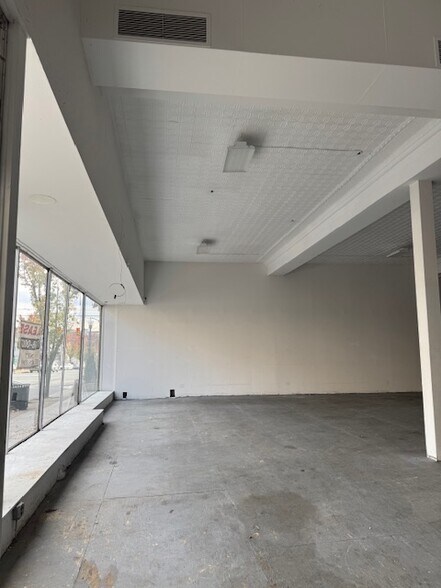 More Photos Of 14-20 N Main St, Shenandoah Office For Sale