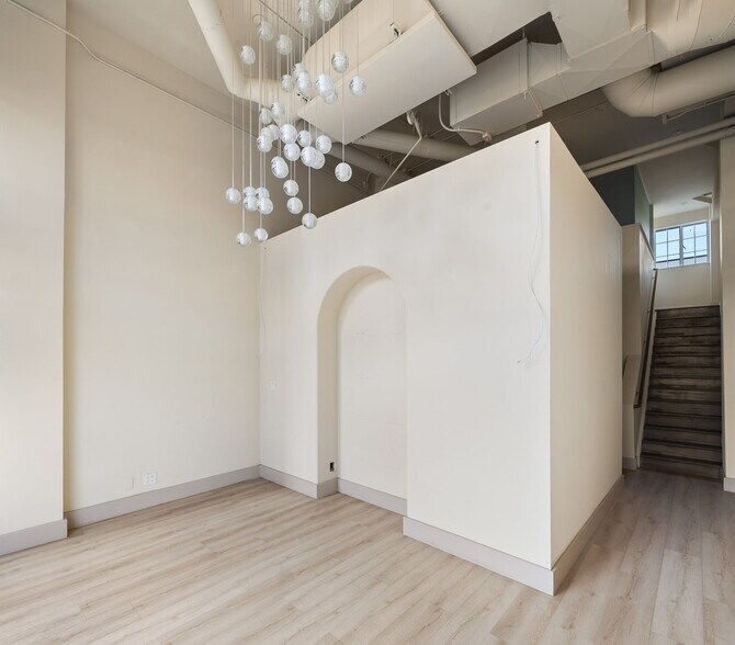 More Photos Of 9435-9439 Santa Monica Blvd, Beverly Hills Storefront Retail Office For Lease