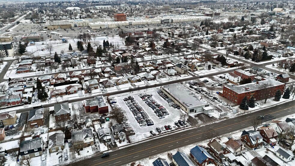 More Photos Of 188 Park Rd S, Oshawa Service For Sale