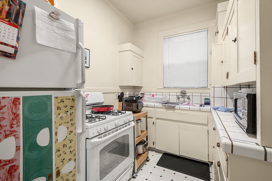 More Photos Of 2874-2882 Telegraph ave, Oakland Apartments For Sale