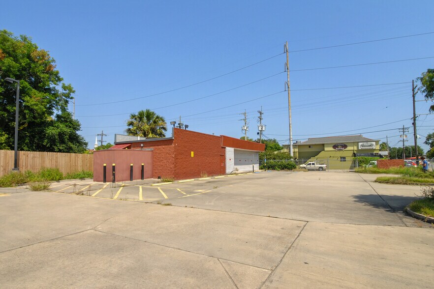 More Photos Of 2940 Elysian Flds, New Orleans General Retail For Sale