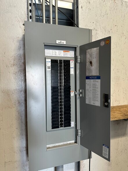 More Photos Of 3515 N 25th St, Lincoln Warehouse For Lease