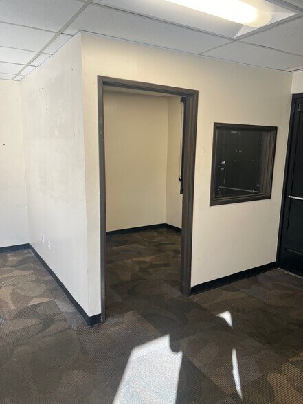 More Photos Of 4442 York Blvd, Los Angeles Auto Dealership For Lease
