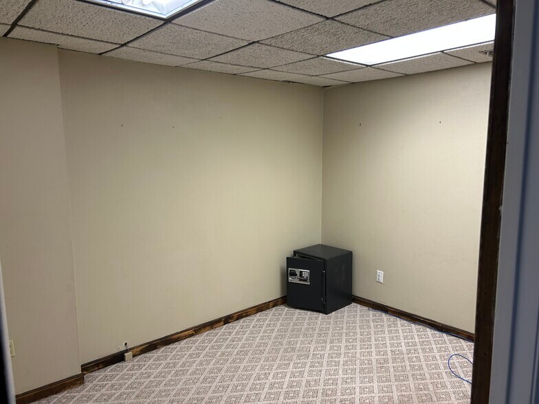 More Photos Of 5130 MacCorkle Ave SE, Charleston Office For Lease