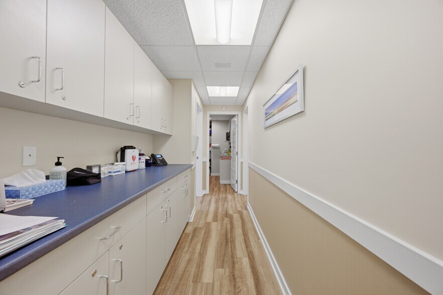 More Photos Of 35 Saybrook Rd, Essex Medical For Sale