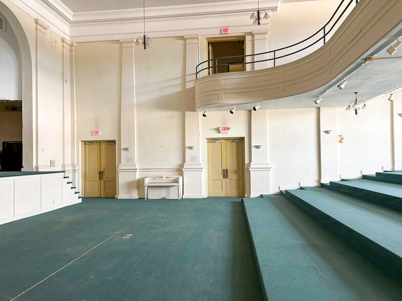 More Photos Of 1101 E 2nd St, Jamestown Schools For Sale