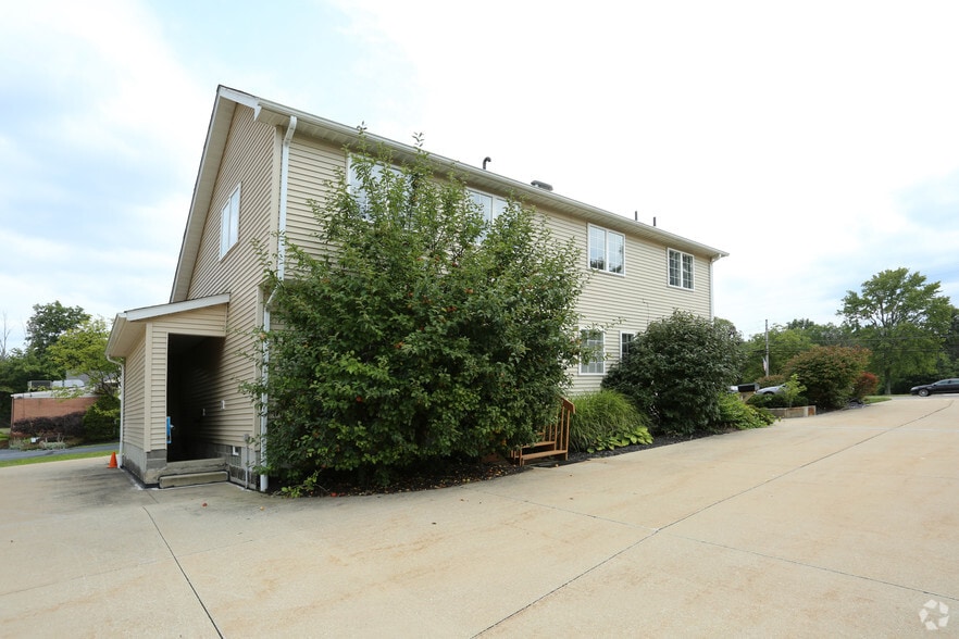 More Photos Of 115 W Aurora Rd, Northfield Office For Sale