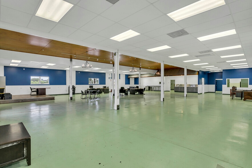 More Photos Of 10070 Fern Hill Dr, Riverview Freestanding For Lease