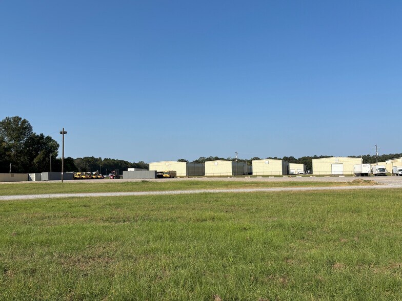 More Photos Of 307 Walker Cir, Richland Warehouse For Lease