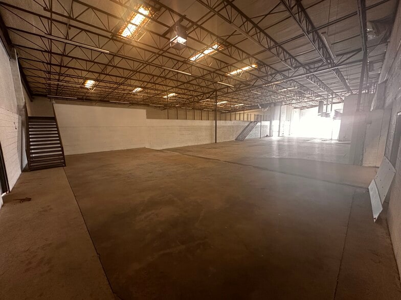 More Photos Of 2401 Alameda Ave, El Paso Showroom For Lease