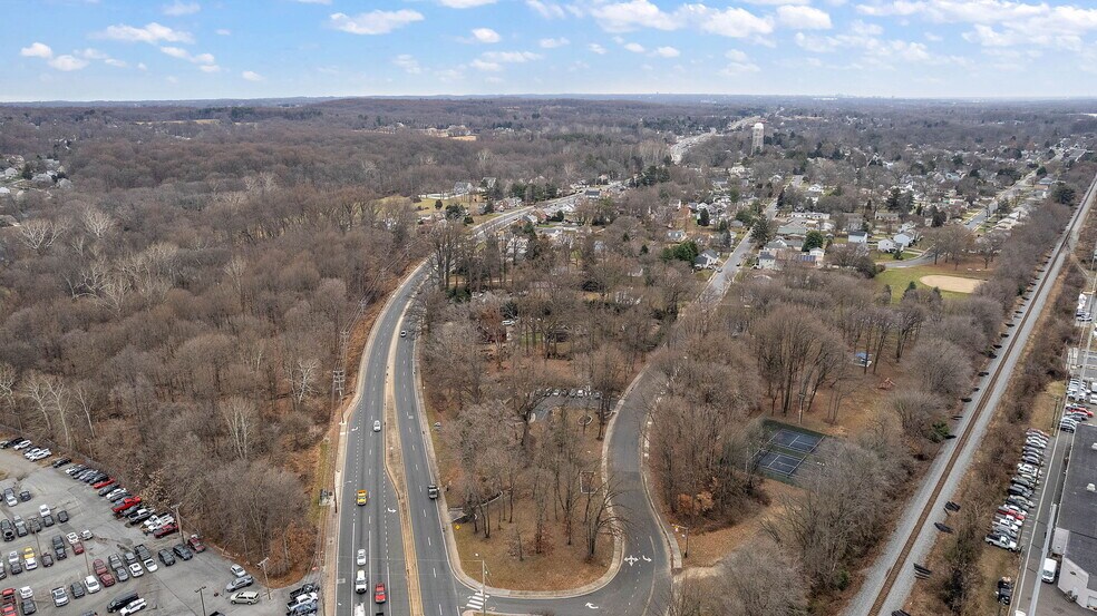 More Photos Of 112 Capitol Trl, Newark Medical For Sale