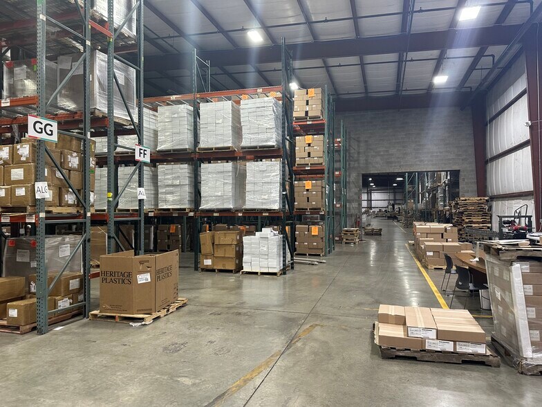 More Photos Of 1715 E Hamilton Rd, Bloomington Warehouse For Lease