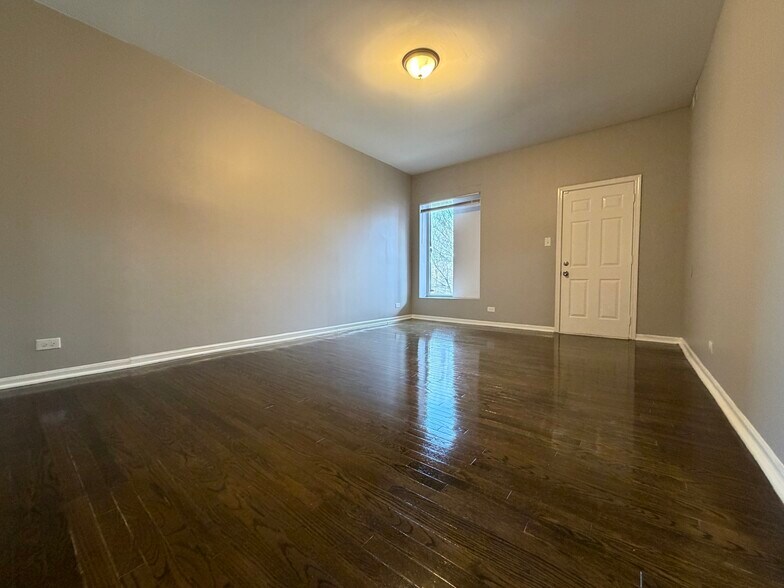 More Photos Of 5720 S Michigan Ave, Chicago Apartments For Sale