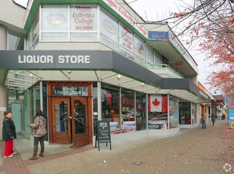 More Photos Of 1433 Lonsdale Ave, North Vancouver Storefront For Sale
