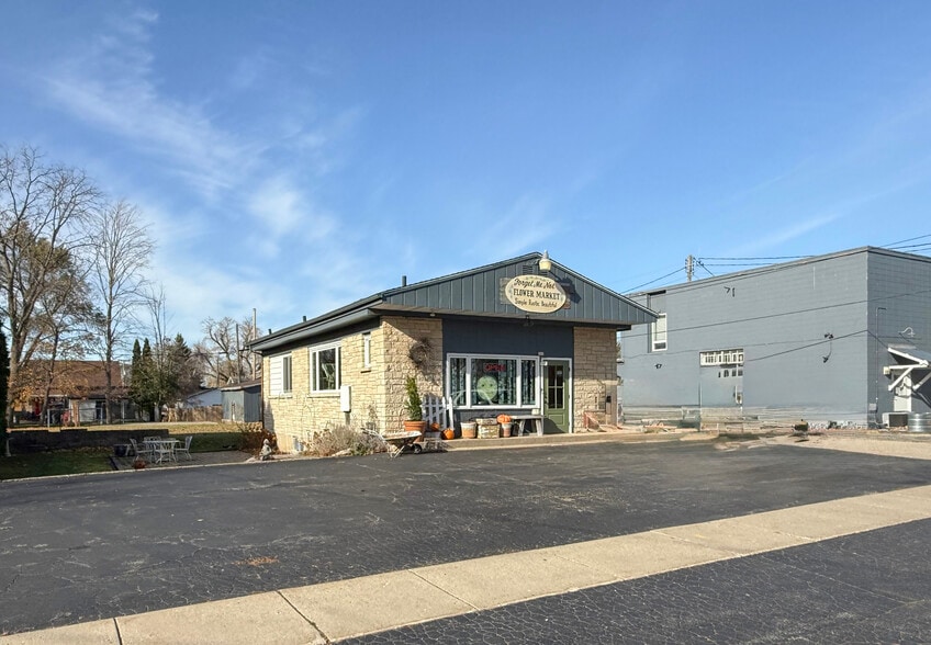 More Photos Of 111 S Fifth St, Walworth Fast Food For Sale