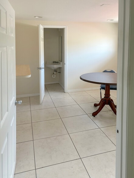 More Photos Of 706 N 7th St, Fort Pierce Office For Lease