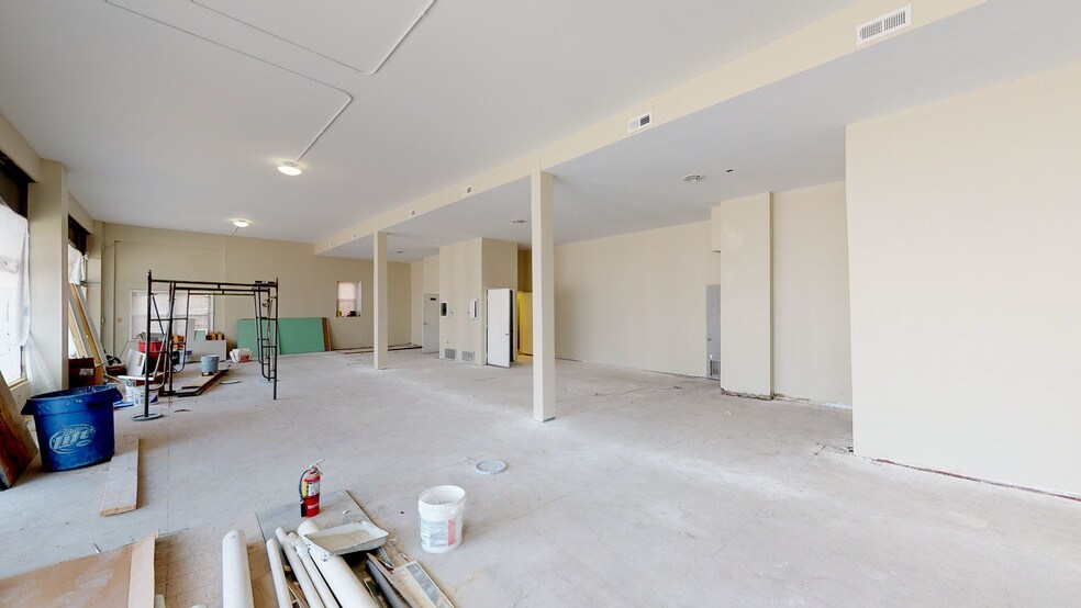 More Photos Of 2448-2452 N High St, Columbus Storefront Retail Residential For Lease