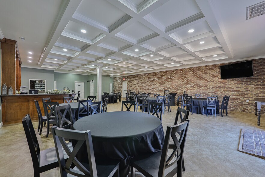 More Photos Of 115 Neal St, Martin General Retail For Sale