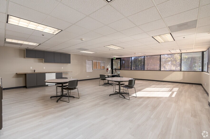 More Photos Of 27201 Tourney Rd, Valencia Medical For Lease