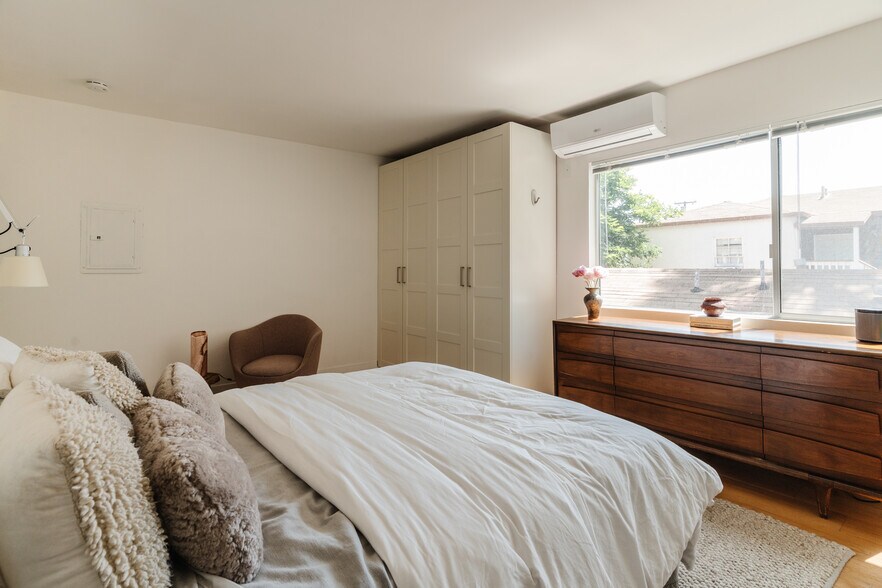 More Photos Of 40 18th Ave, Venice Apartments For Sale