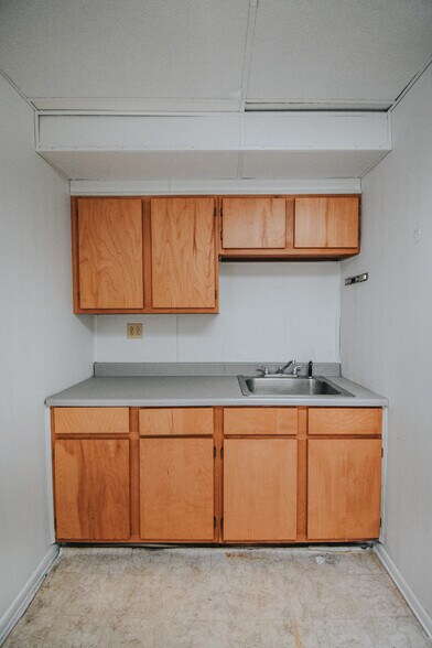 More Photos Of 305 N Laurent St, Victoria Flex For Lease