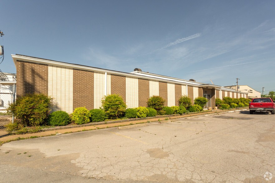 More Photos Of 7131 Centennial Blvd, Nashville Warehouse For Lease