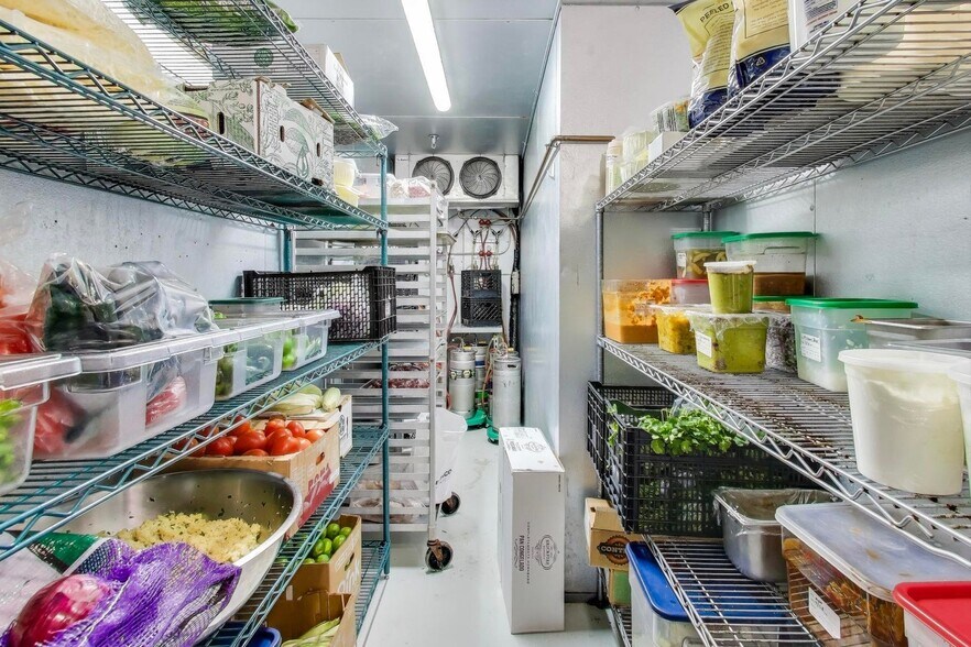 More Photos Of 3552 Market Ln, Kenosha Restaurant For Sale