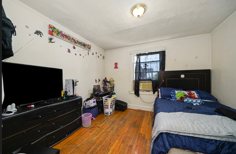 More Photos Of 4401-4407 W Iowa St, Chicago Apartments For Sale