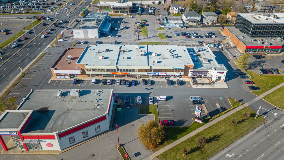 More Photos Of 6400 Boul Taschereau, Brossard Storefront Retail Office For Lease